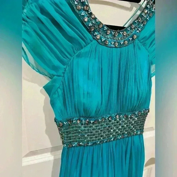 Cachè short sleeve fancy dress, with beaded around the waist and and collar. - Picture 2 of 7